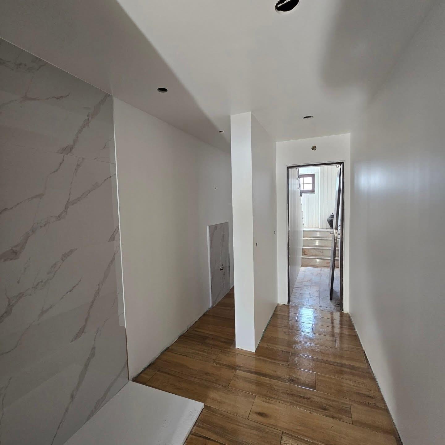 Remodelação interior — Corredor com luz natural